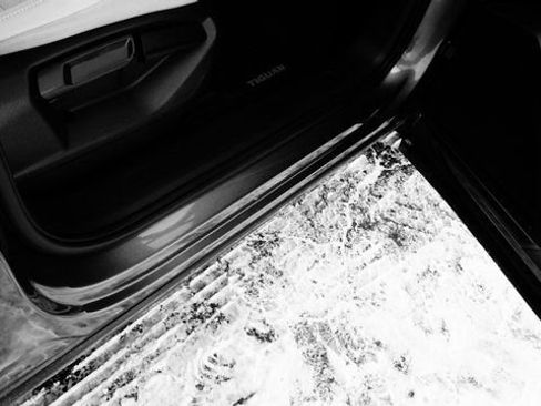 Certified 2021 Volkswagen Tiguan SE w/ Panoramic Sunroof Package image 63