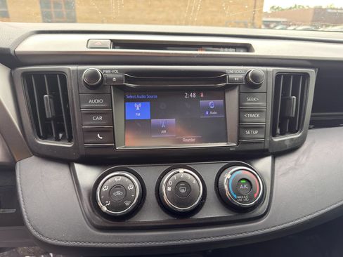Used 2018 Toyota RAV4 LE FWD image 13