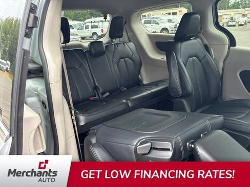Used 2024 Chrysler Pacifica Limited FWD image 6