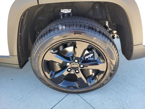 New 2025 Jeep Grand Cherokee Limited w/ Black Appearance Package image 20