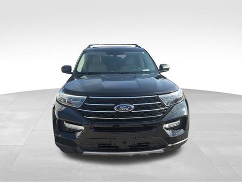 Used 2020 Ford Explorer XLT w/ Equipment Group 202A AWD/4WD image 4