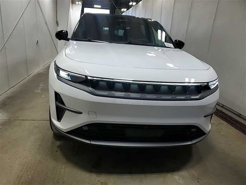 Used 2024 Jeep Wagoneer Launch Edition image 19