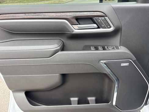 Used 2025 GMC Sierra 2500 SLT w/ SLT Convenience Package image 13