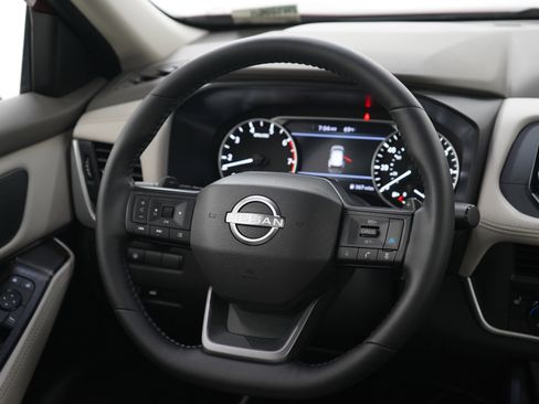 Used 2025 Nissan Rogue SV w/ SV Premium Package AWD/4WD image 14