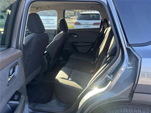 Used 2023 Nissan Rogue SV image 11