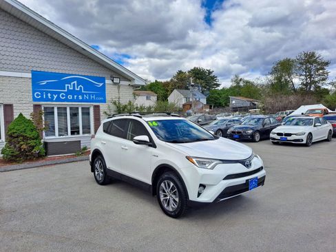 Used 2016 Toyota RAV4 XLE AWD/4WD image 2