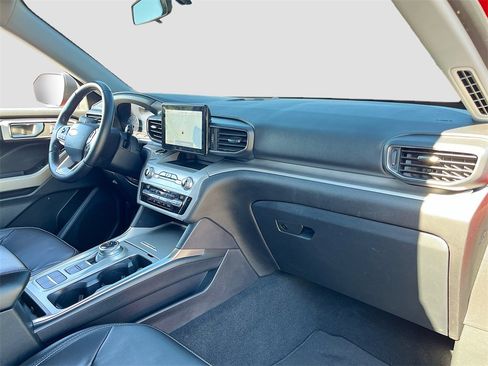 Used 2021 Ford Explorer XLT w/ Equipment Group 202A image 31