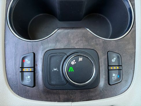 Used 2023 GMC Acadia Denali FWD image 22