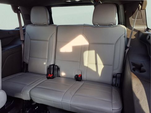 Used 2022 GMC Yukon SLT w/ SLT Premium Package image 24