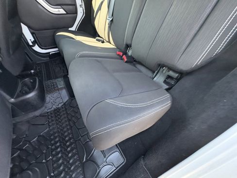 Used 2015 Jeep Wrangler Unlimited Sahara w/ Connectivity Group image 26
