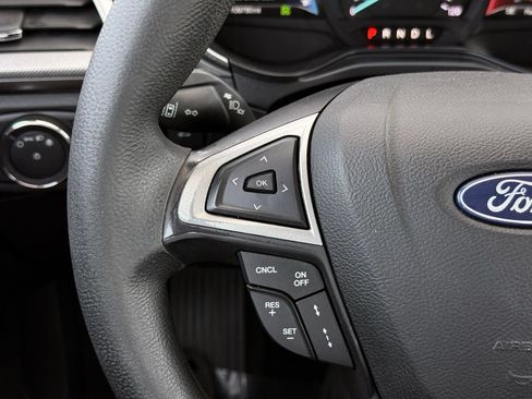 Used 2019 Ford Fusion SE FWD image 25