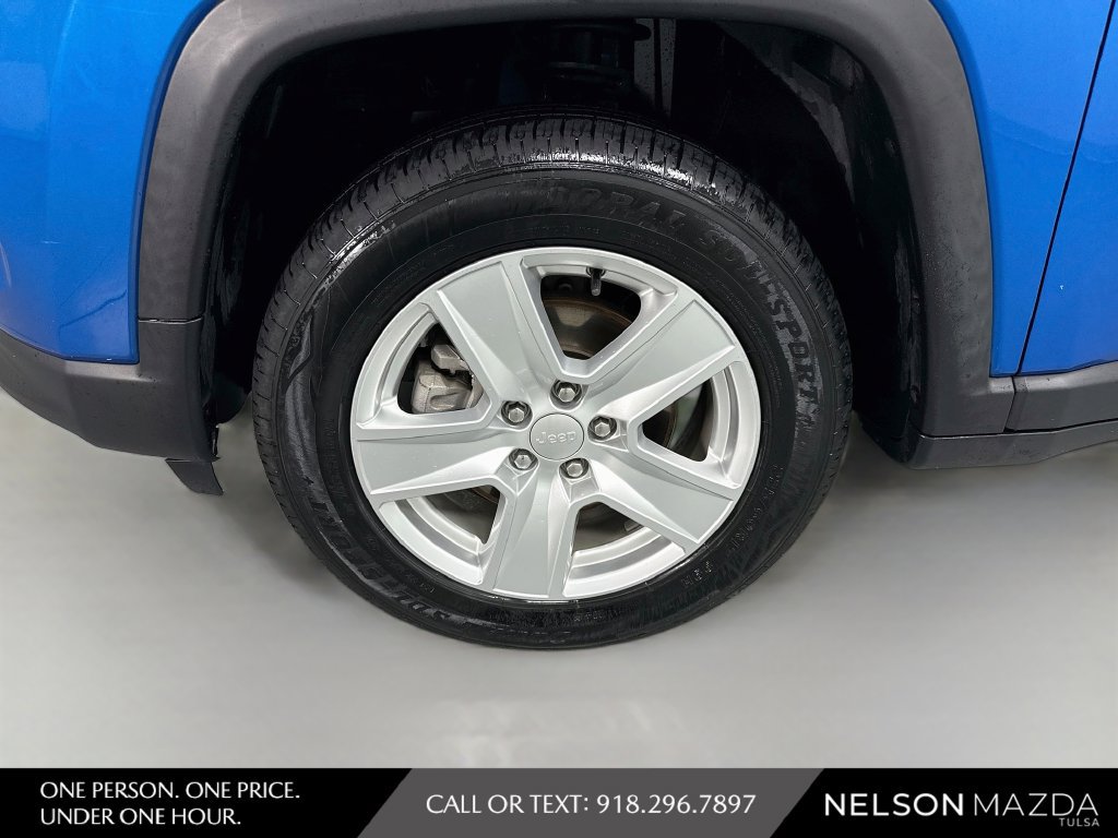 Used 2022 Jeep Compass Latitude w/ Sun and Sound Group AWD/4WD image 12