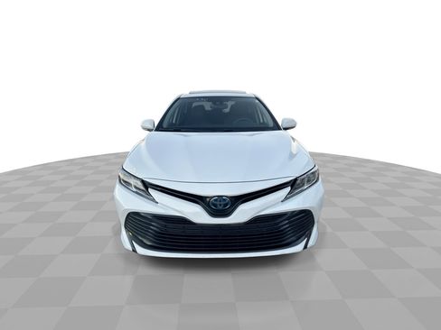 Used 2020 Toyota Camry LE image 3