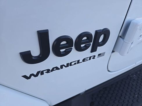 New 2026 Jeep Wrangler Unlimited Sahara AWD/4WD image 16