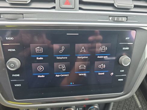 Used 2021 Volkswagen Tiguan SE AWD/4WD image 21