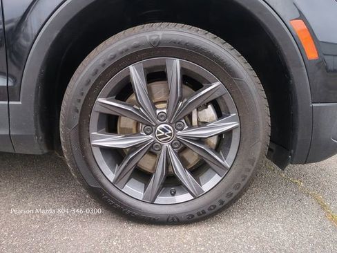 Used 2022 Volkswagen Tiguan SE w/ Panoramic Sunroof Package AWD/4WD image 12