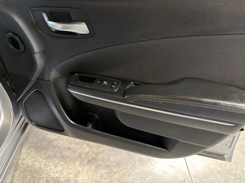 Used 2015 Dodge Charger SE w/ Sport Appearance Group image 28