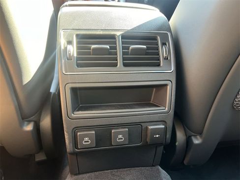 Used 2025 Jaguar F-PACE R-Dynamic S image 15