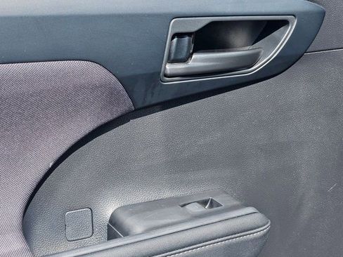 Used 2024 Toyota Highlander LE image 25