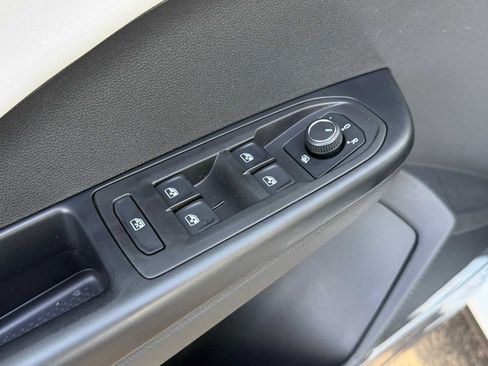 New 2026 Volkswagen Taos SE AWD/4WD image 7
