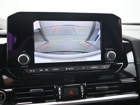 Used 2024 Nissan Pathfinder SV image 19