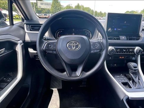 Used 2025 Toyota RAV4 XLE AWD/4WD image 17
