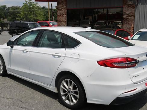 Used 2020 Ford Fusion SE FWD image 4