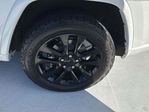 Used 2019 Jeep Grand Cherokee Altitude image 33