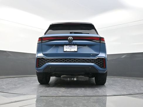 New 2026 Volkswagen Tiguan SE R-Line image 25