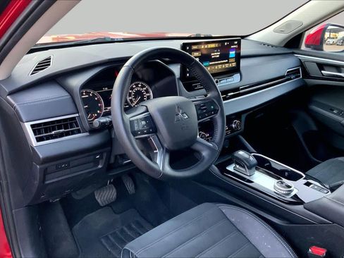 Used 2025 Mitsubishi Outlander SE FWD image 18