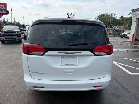 Used 2021 Chrysler Voyager Lxi FWD image 6