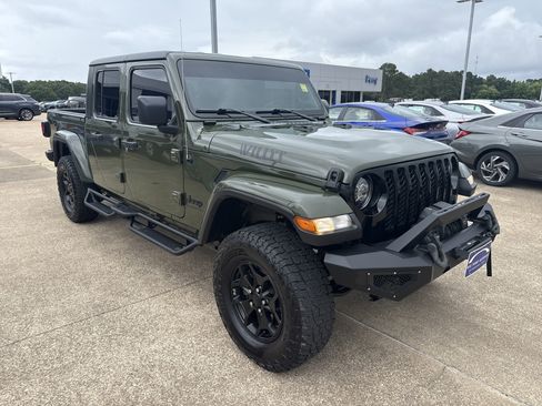 Used 2022 Jeep Gladiator Sport AWD/4WD image 2