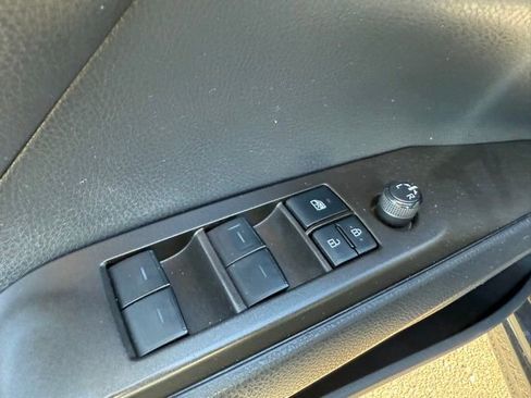 Used 2021 Toyota Camry SE image 12