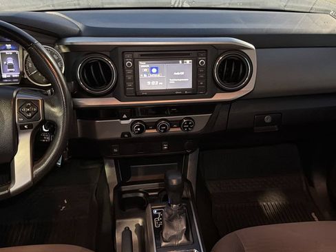 Used 2016 Toyota Tacoma SR5 w/ SR5 Appearance Package (SN) RWD image 15