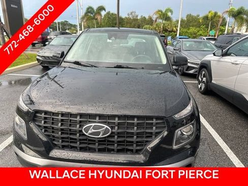 Used 2022 Hyundai Venue SE w/ Cargo Package FWD image 2