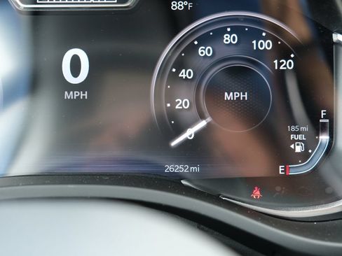 Used 2023 RAM 1500 Laramie AWD/4WD image 4