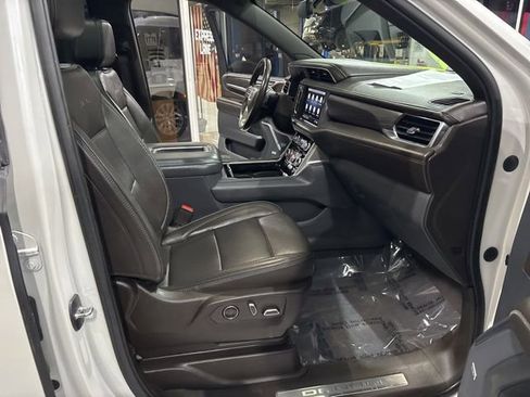 Used 2021 GMC Yukon XL Denali w/ Denali Premium Package AWD/4WD image 40
