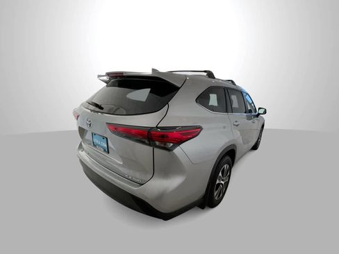 Used 2023 Toyota Highlander XLE image 8