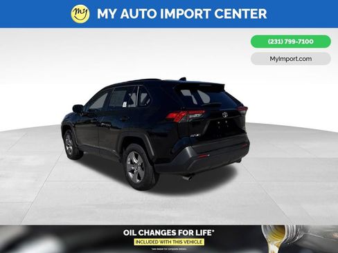 Used 2025 Toyota RAV4 LE AWD/4WD image 5