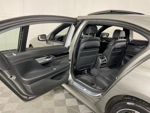 Used 2022 BMW 750i xDrive w/ Executive Package AWD/4WD image 34