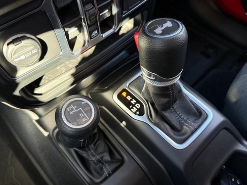 Used 2025 Jeep Wrangler Unlimited Sport image 24