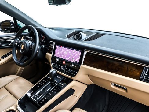 Used 2023 Porsche Macan image 16