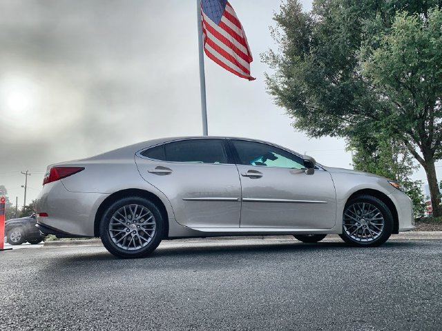 Used 2018 Lexus ES 350 w/ Premier Package FWD image 9