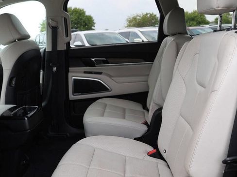 Used 2022 Kia Telluride EX w/ EX Premium Package image 18