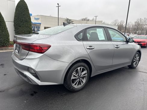 Used 2024 Kia Forte LXS w/ LXS Technology Package image 9