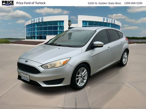 Used 2017 Ford Focus SE image 1