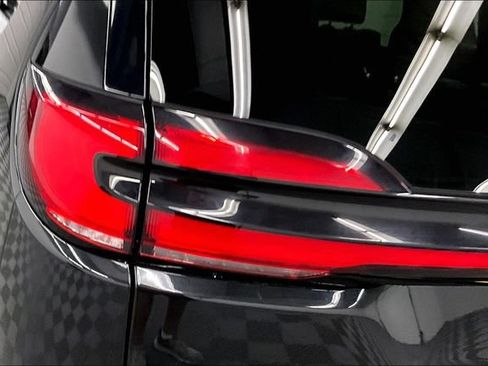 Used 2023 Chrysler Pacifica Touring-L FWD image 35