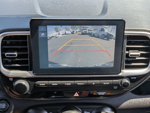 Used 2025 Hyundai Venue SEL FWD image 21