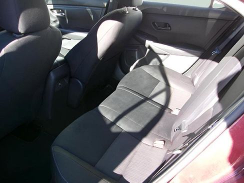 Used 2024 Nissan Sentra SV FWD image 9