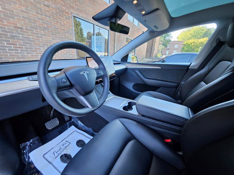 Used 2025 Tesla Model Y Long Range AWD/4WD image 37